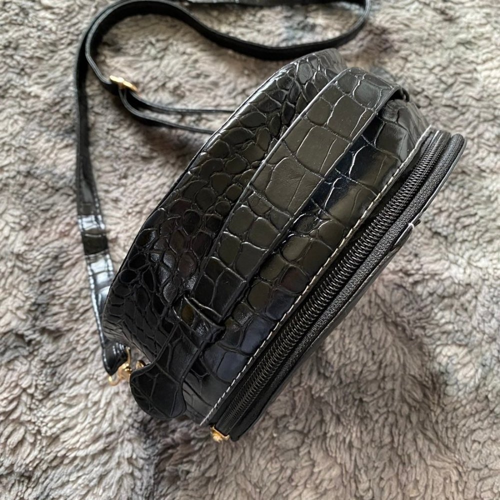 Opposites Attract Vegan Leather Purse - Picture 6 of 11